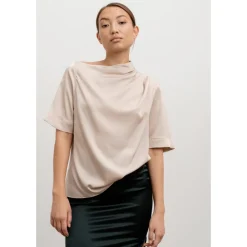T-Shirts<Ahlvar Gallery Asymmetrisk Plisseret Silke T-shirt Beige