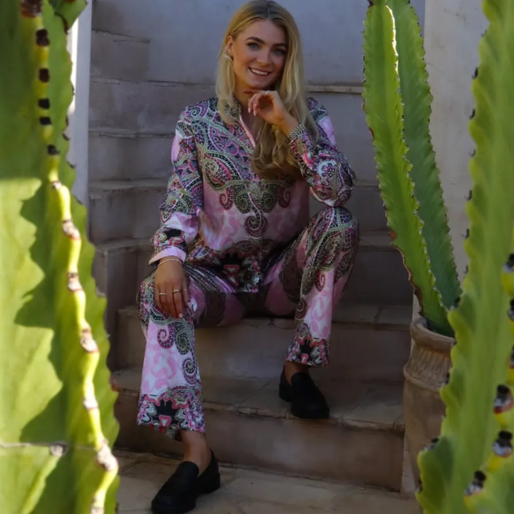 Bluser & Skjorter^Liberté Blomstret Paisley LS Skjorte i Pink Multifarvet