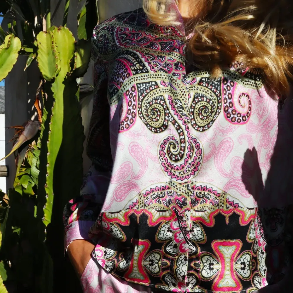 Bluser & Skjorter^Liberté Blomstret Paisley LS Skjorte i Pink Multifarvet