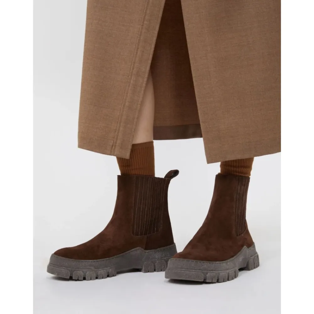 Chelsea Boots<Weekend Max Mara Chelsea ankellæderstøvle med klassiske elastiske indsatser Brun