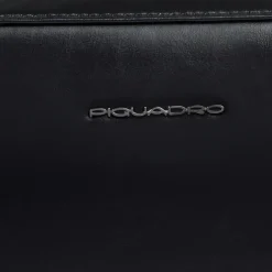 Toilettasker^Piquadro Electronic cord pouch in leather with mouse pocket Sort