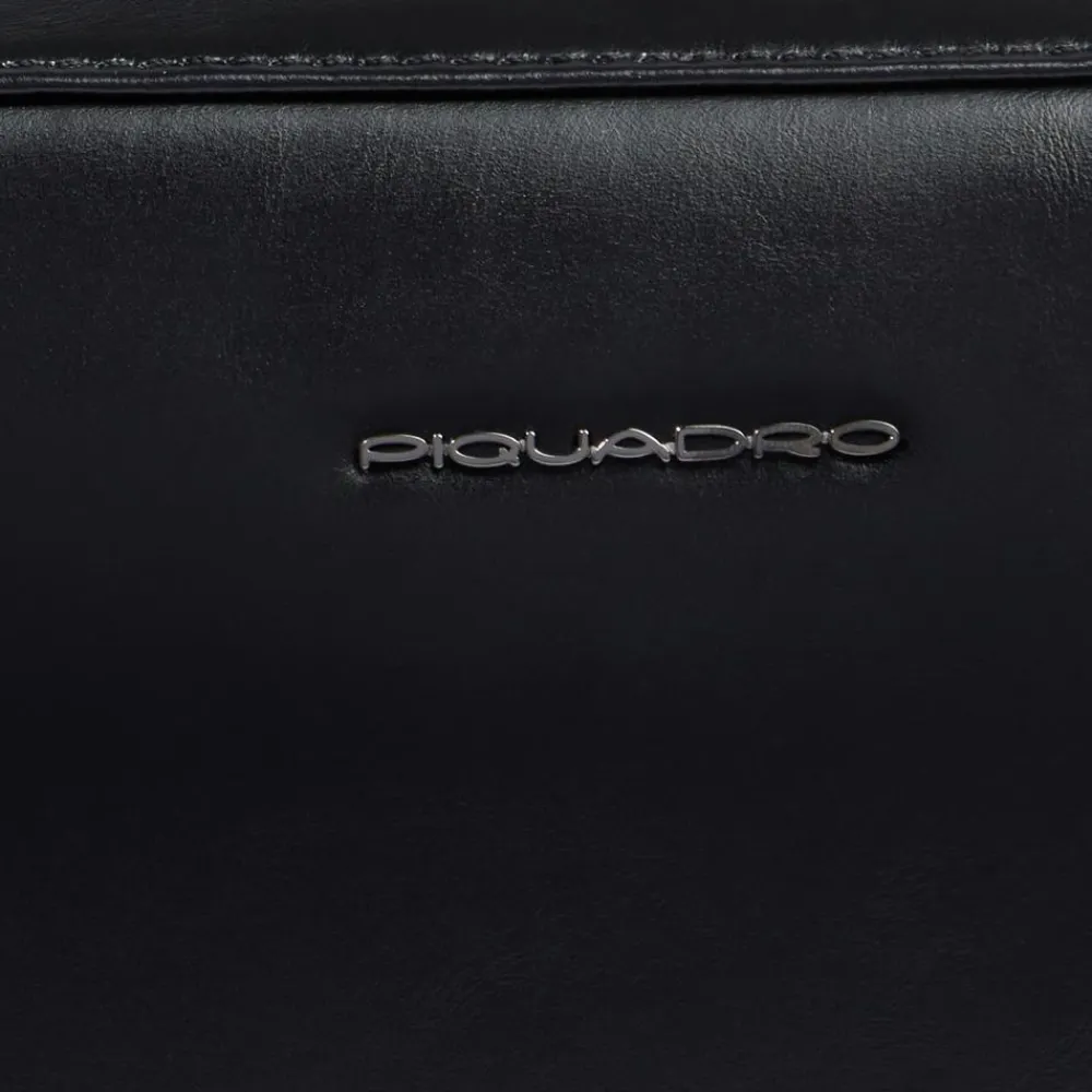 Toilettasker^Piquadro Electronic cord pouch in leather with mouse pocket Sort