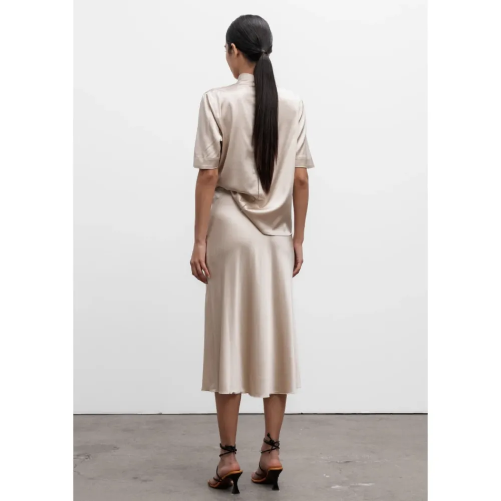 Bluser & Skjorter<Ahlvar Gallery Lima silke satin t-shirt Beige