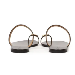 Sandaler<Kazar Minimalistiske e mules på en flad sål Sort